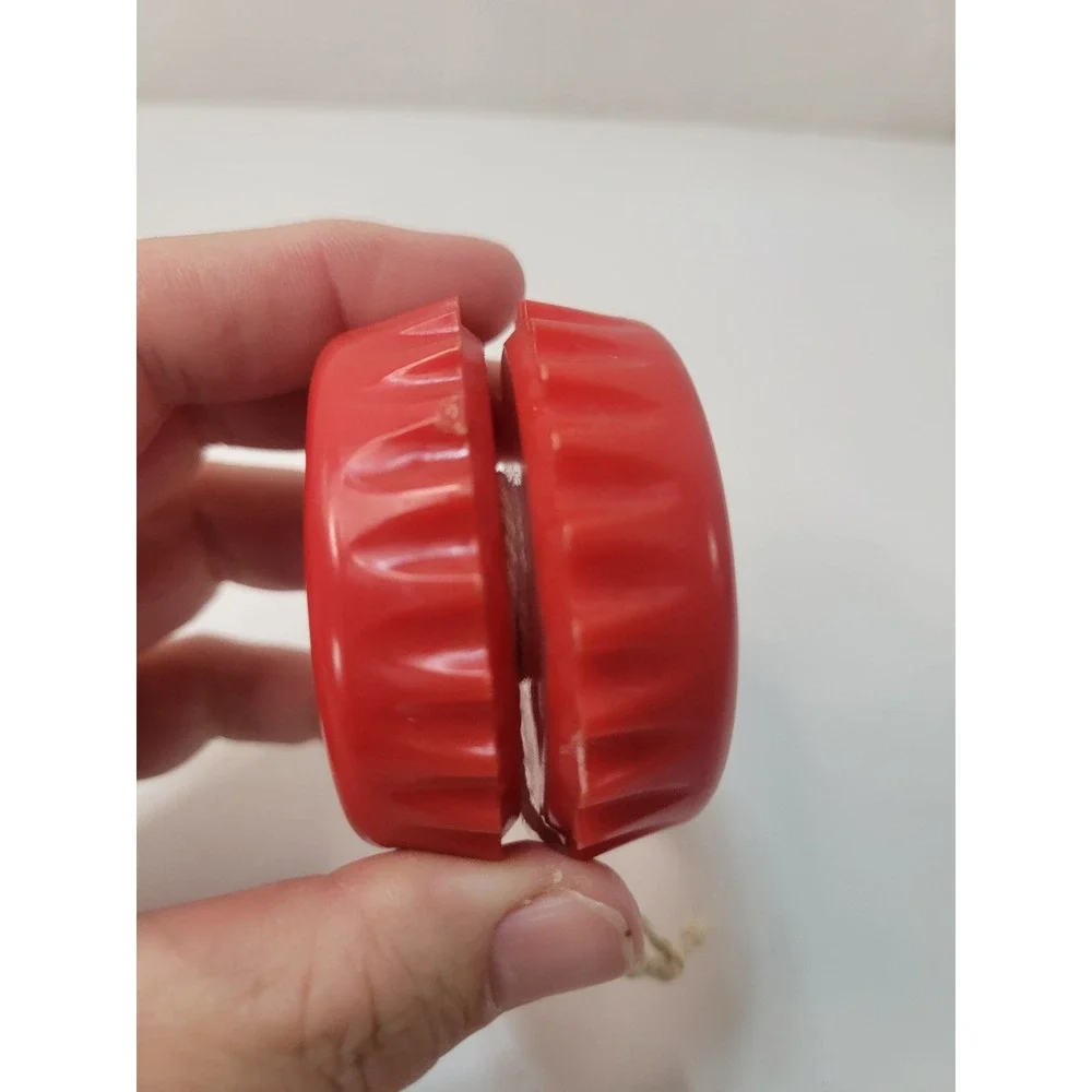 1998‎ Coca Cola Yo Yo Bottle Cap Collectible Toy Red
